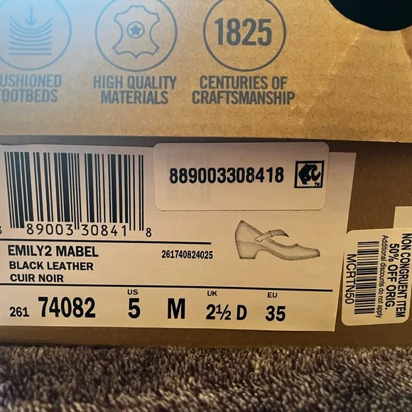 Clarks Emily2 Mabel Black Leather Flats with Classic Design and Polished Finish - Picture 8 of 16